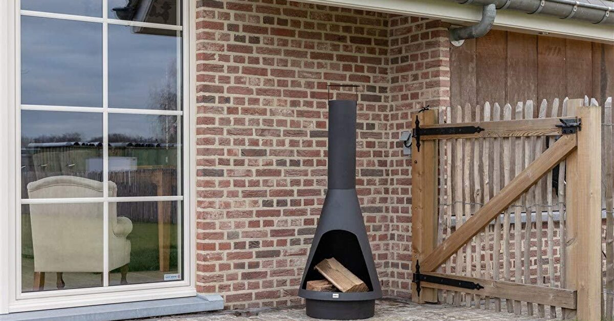 Elige una chimenea de exterior y disfruta de tu jardín todo el año