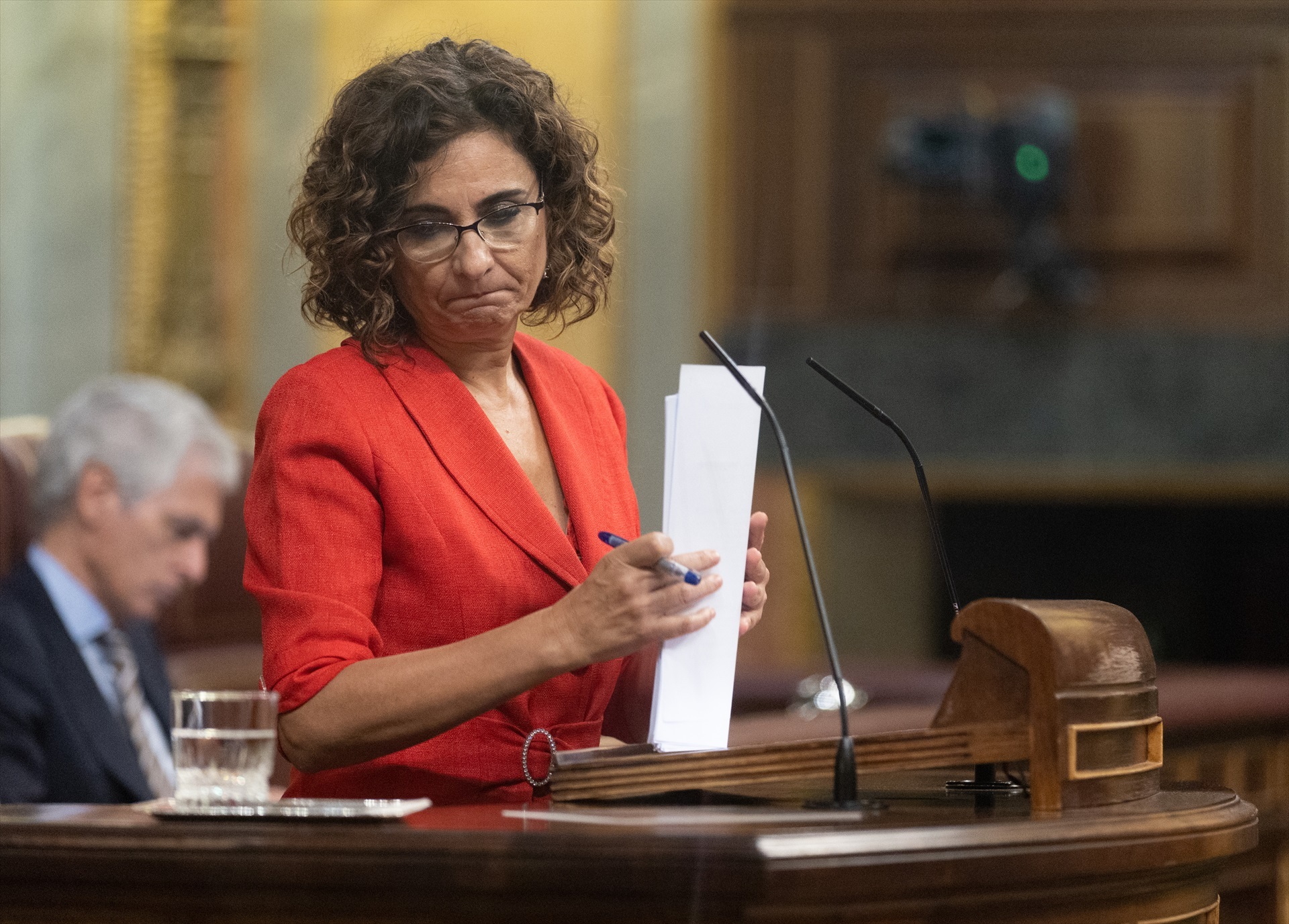María Jesús Montero reconoce que vienen "meses difíciles" con España a las puertas de la recesión