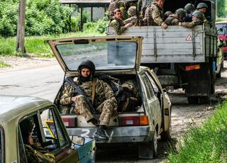 ucrania-guerra-rusia-militares-ucranianos-frente-jarkov-290522.jpg