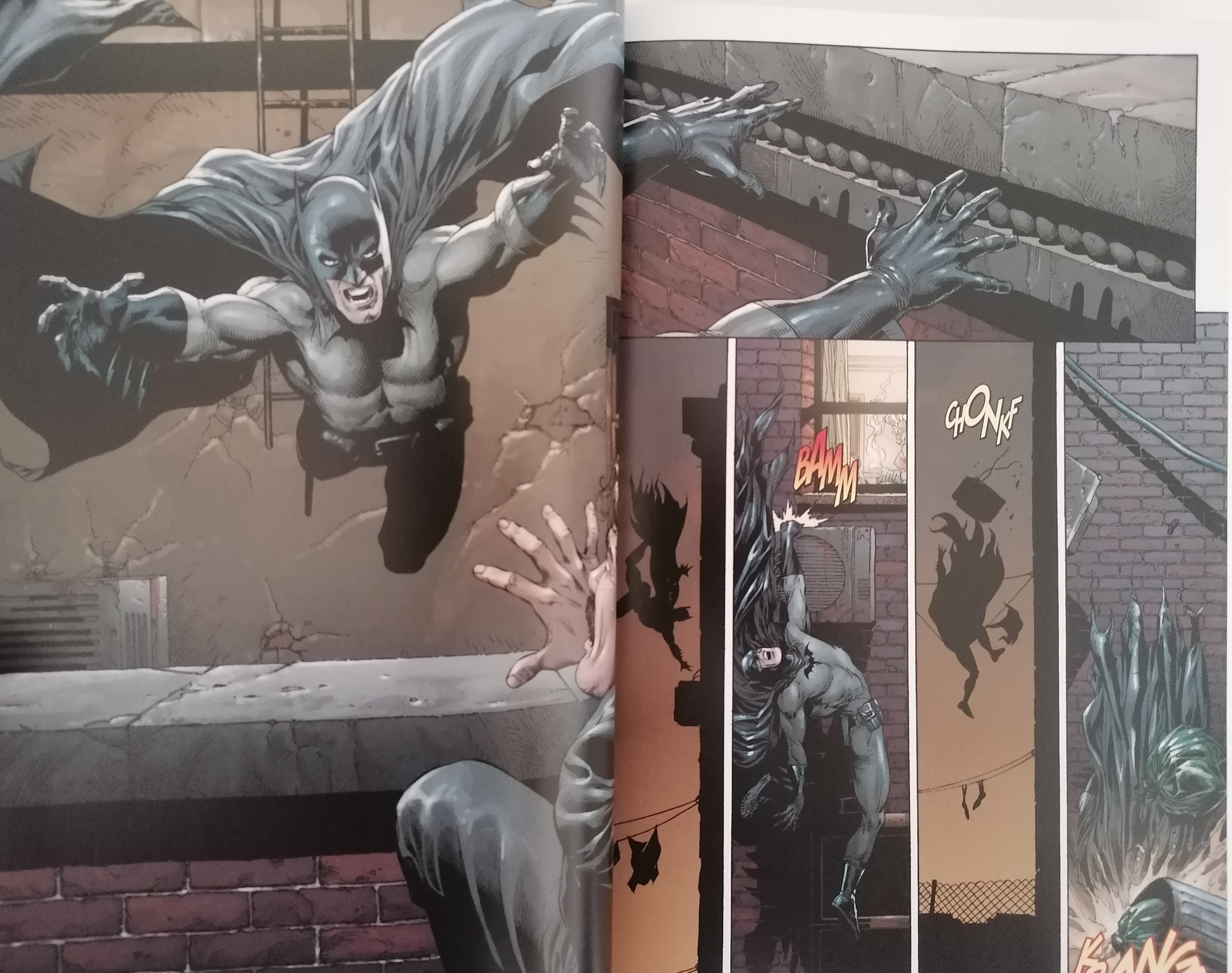 Batman Tierra Uno: reinventando el origen del murciélago con un cómic de  Geoff Johns - Libertad Digital - Cultura