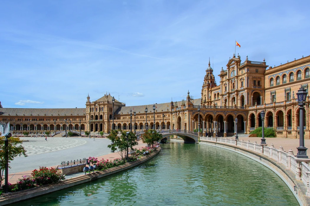 Las 15 plazas con mayor encanto de Europa Plaza-de-la-ciudad-espana-sevilla.jpg