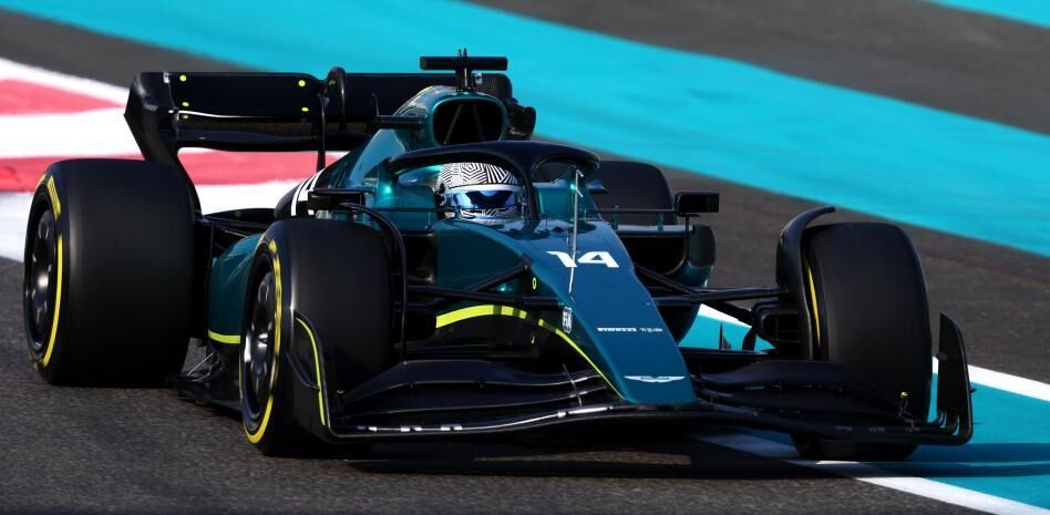 Fernando Alonso ya viste de verde: se ha estrenado con Aston Martin en los  test de Abu Dabi de Fórmula 1