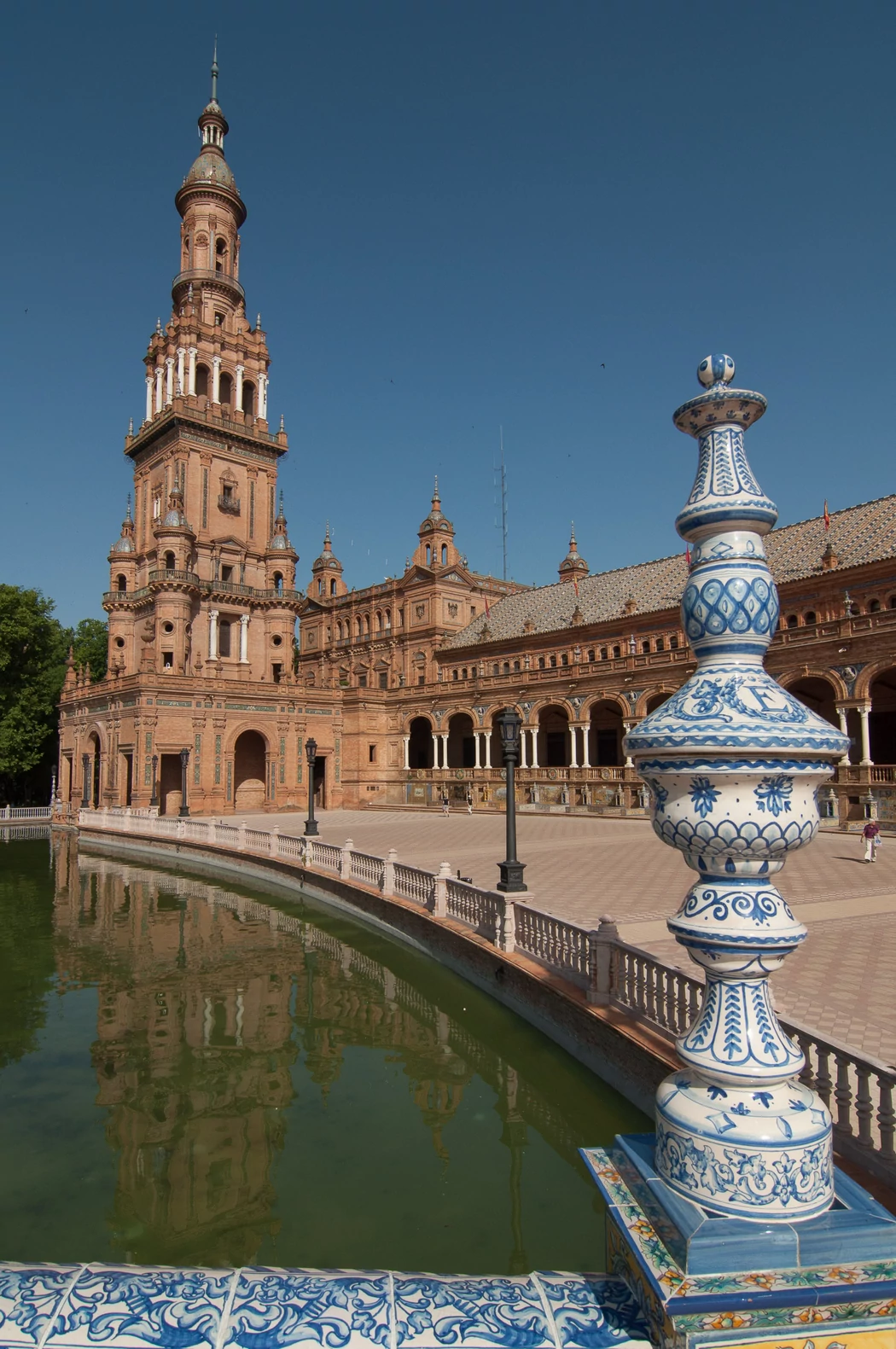 La Plaza de España de Sevilla, uno de los monumentos más impresionantes de Europa Plaza-espana-sevilla03.jpg