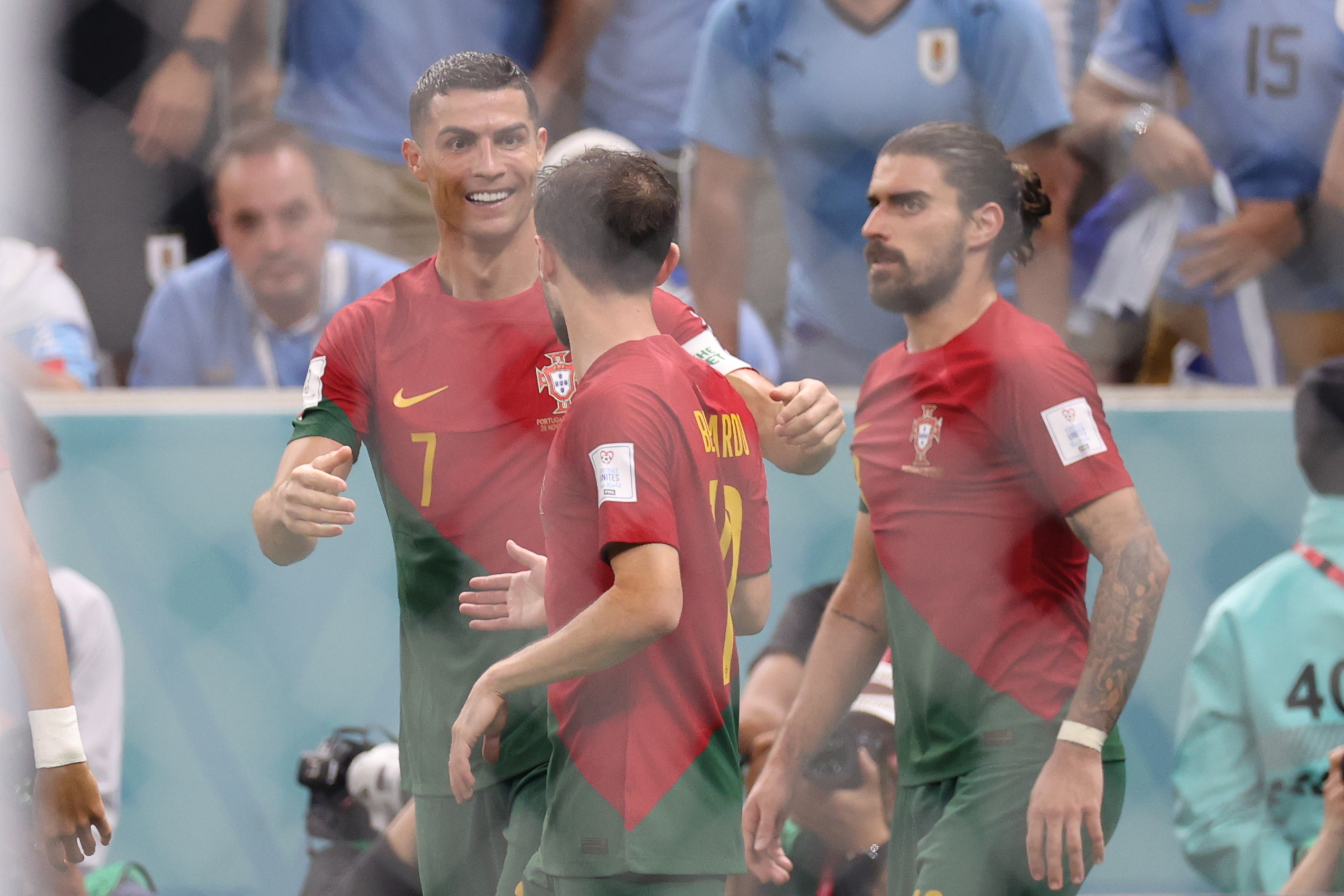 Portugal pasa a octavos y deja contra las cuerdas a Uruguay (2-0)