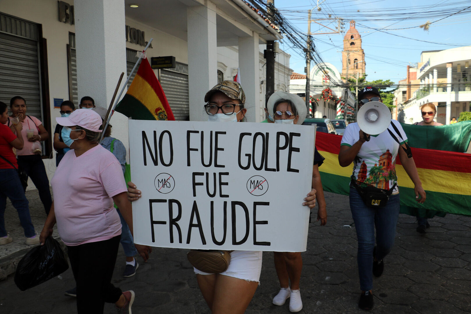 Los Bolivianos Protestan En Santa Cruz Por La Detención Del Gobernador