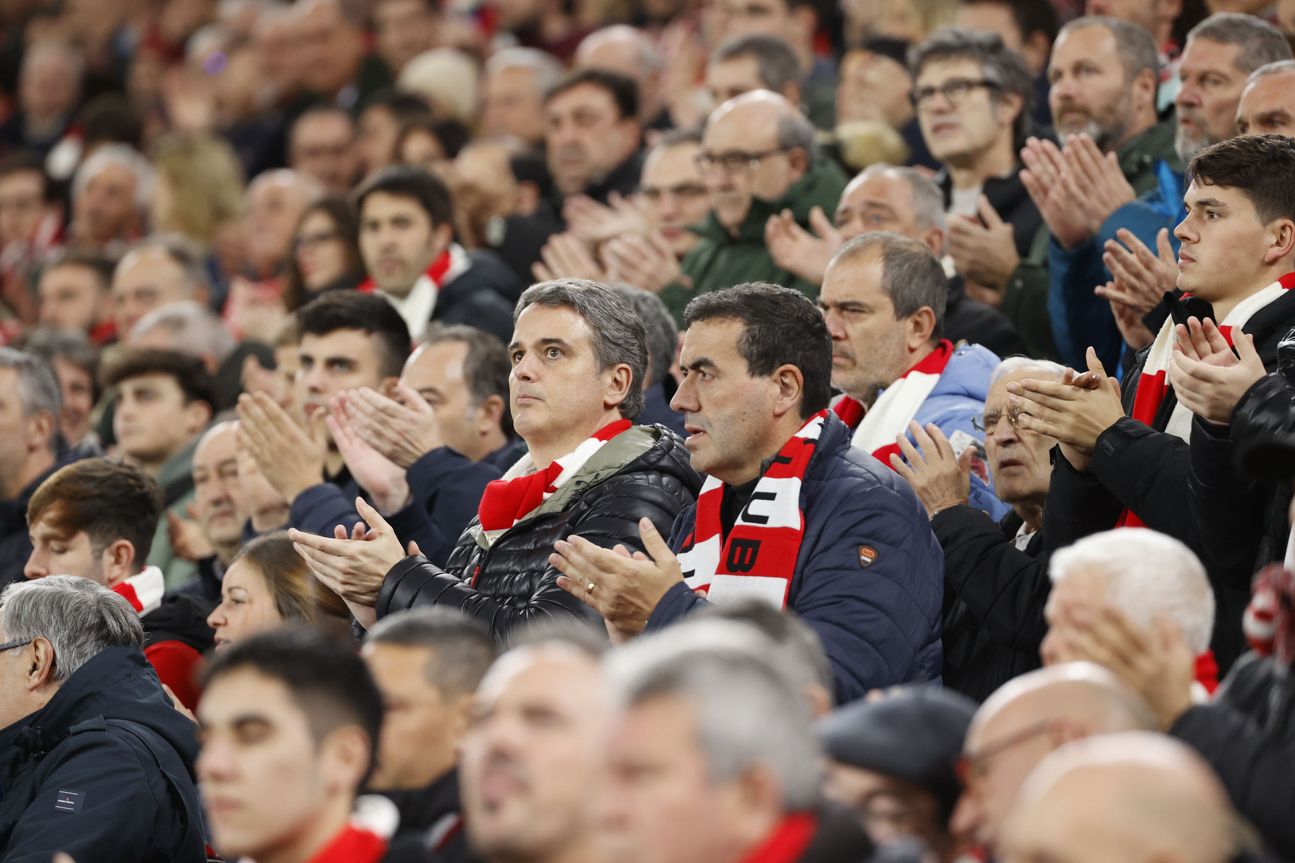 Emotivo homenaje de San Mamés a Txetxu Rojo en la previa del Athletic-Osasuna