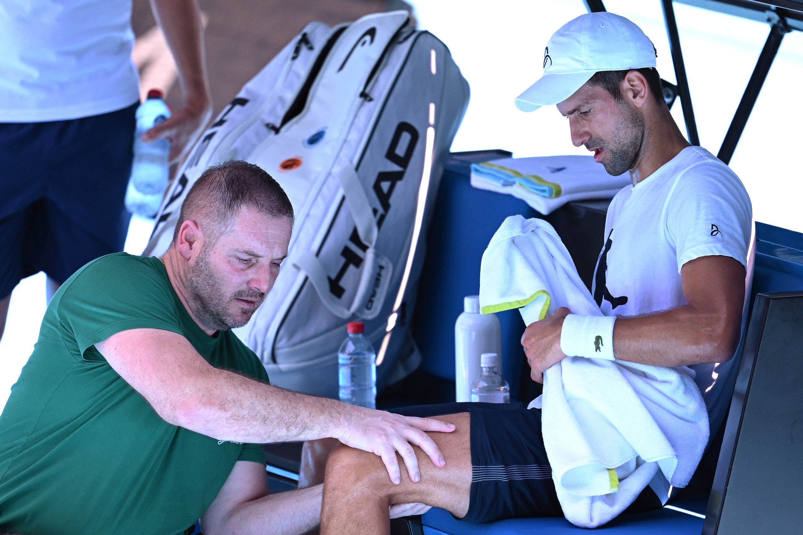 Djokovic hace saltar las alarmas en Australia: se retira por molestias del entrenamiento