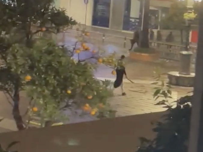 El atacante fue grabado en las calles de Algeciras con el machete