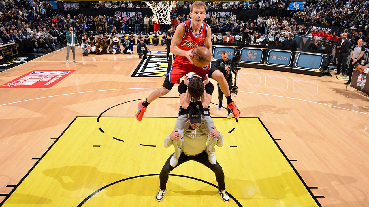 El "bajito" Mac McLung asombra en el increíble concurso de mates de la NBA