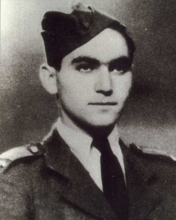 rudi-con-uniforme-militar-cortesia-de-robin-vrba.jpg