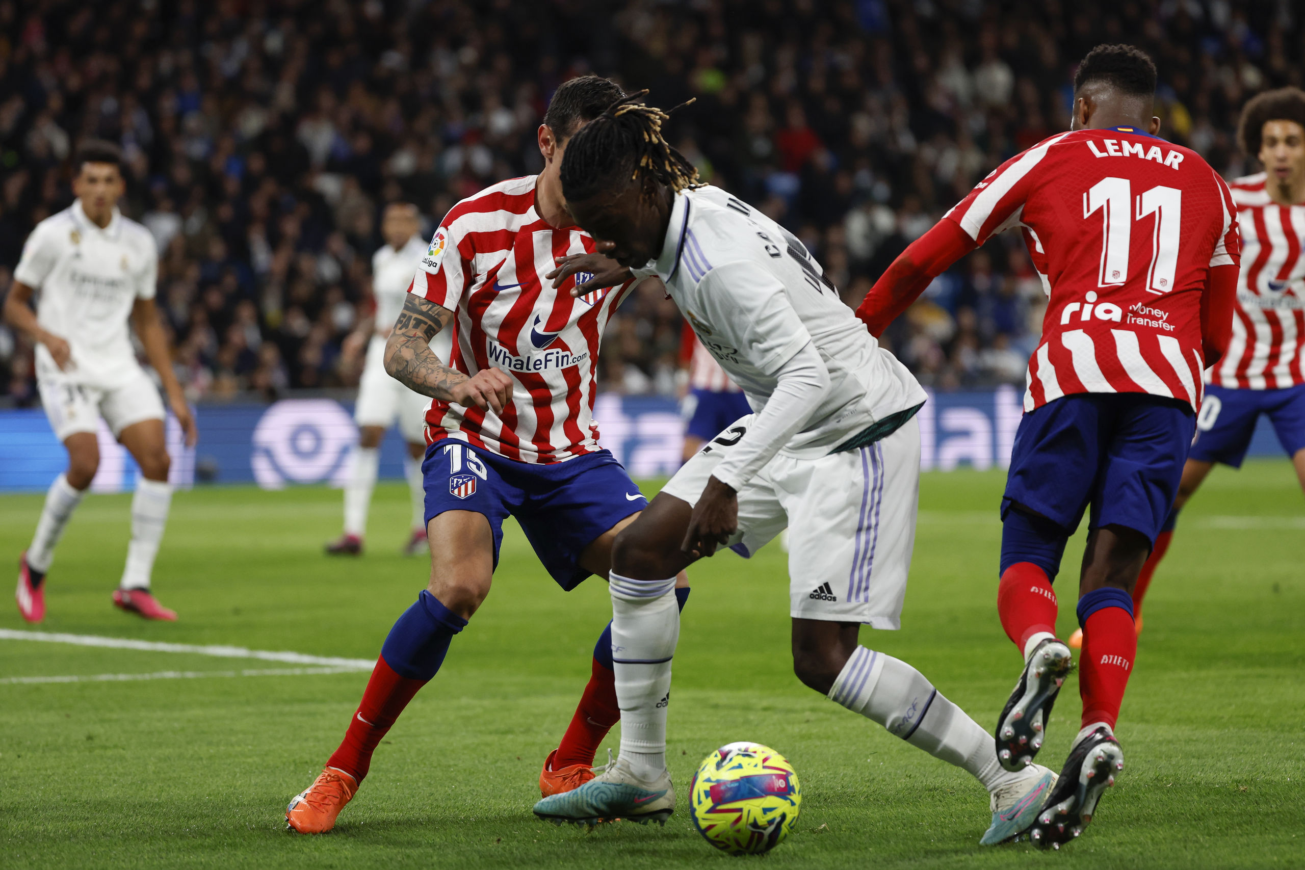 El Real Madrid tira la Liga tras ser incapaz de superar a un Atlético con 10 (1-1)
