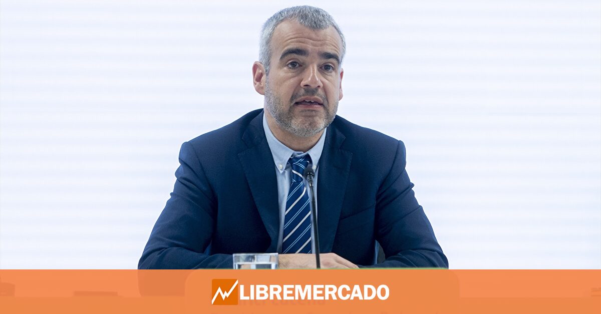 Aena ataca a Ryanair por cerrar rutas en España: "Fariseísmo, mala educación y chantaje"