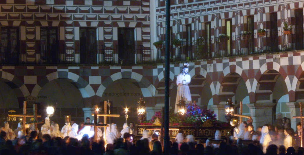 20 Semanas Santas de España que ver y que son fiesta de interés Turístico Internacional  Semana-santa-de-badajoz-cofradia-de-la-concepcion-paso-nuestro-padre-jesus-del-prendimiento.jpg