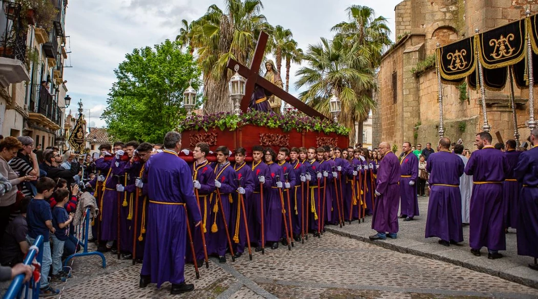 20 Semanas Santas de España que ver y que son fiesta de interés Turístico Internacional  Semana-santa-de-caceres.jpg