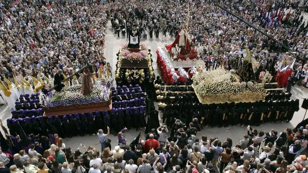 20 Semanas Santas de España que ver y que son fiesta de interés Turístico Internacional  Semana-santa-ferrol-encuentro--644x362-2.jpg