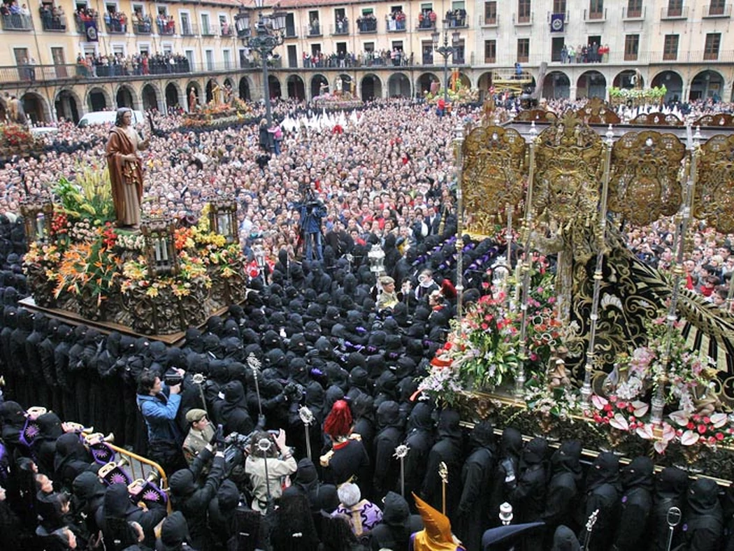 20 Semanas Santas de España que ver y que son fiesta de interés Turístico Internacional  Semana-santa-leon-el-encuentro.jpg