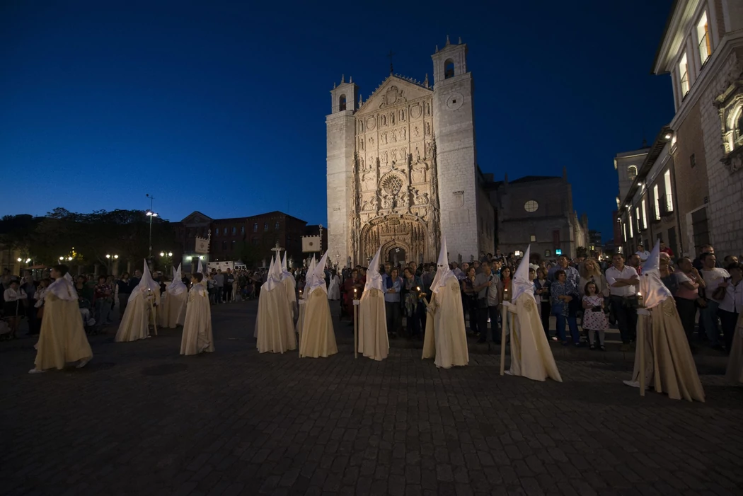 20 Semanas Santas de España que ver y que son fiesta de interés Turístico Internacional  Valladolid-take-valladolid-spain-for-the-more-from-are-street.jpg