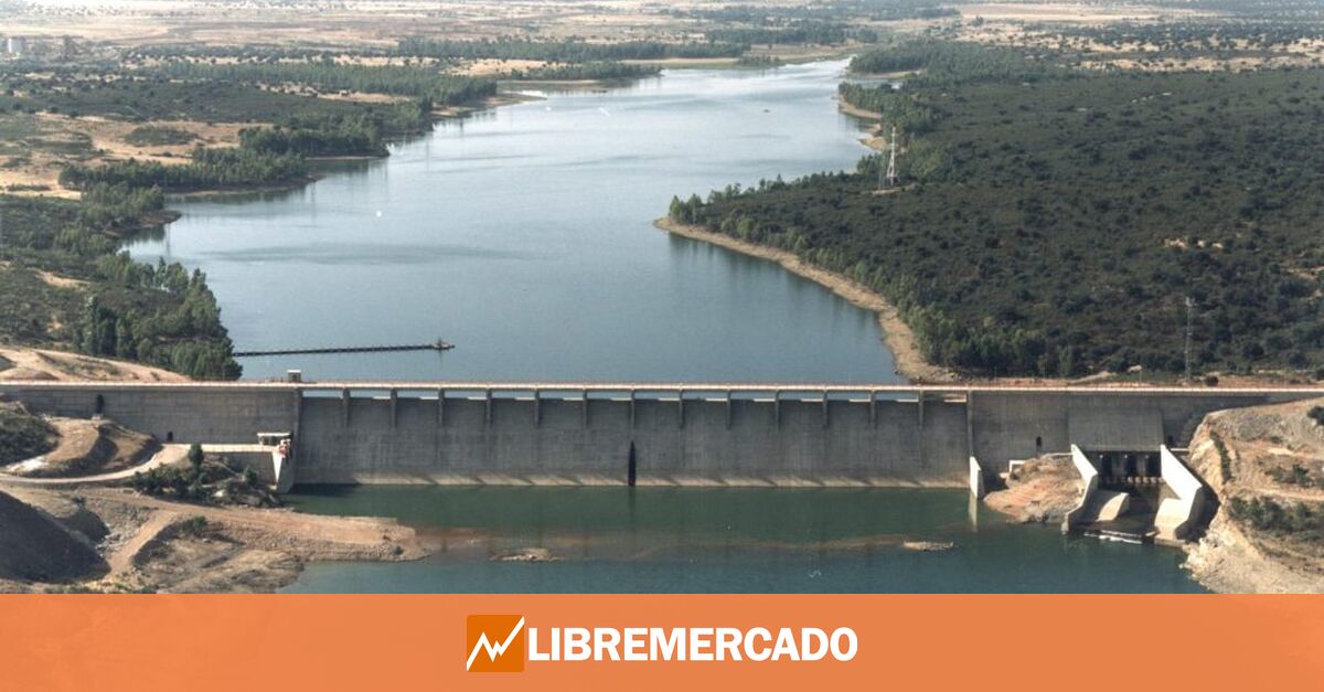 El Gobierno ordena derribar la presa de Valdecaballeros, último vestigio de la frustrada central nuclear