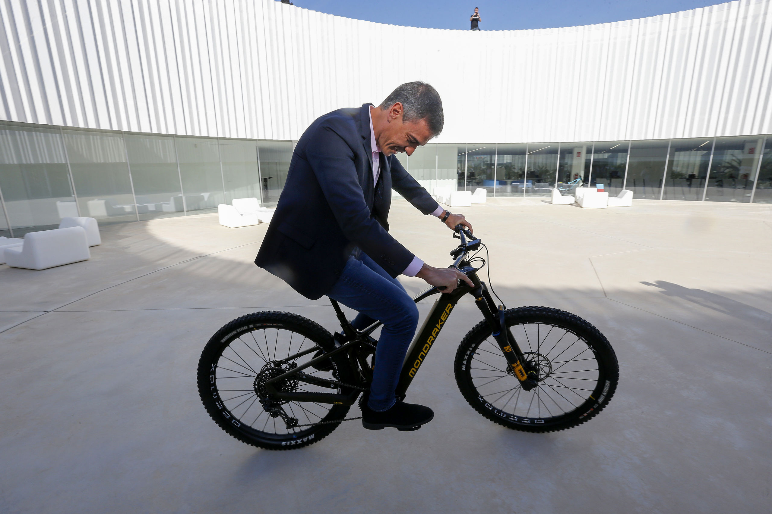 La industria española se frena: "El modelo económico español se asienta sobre arenas movedizas"