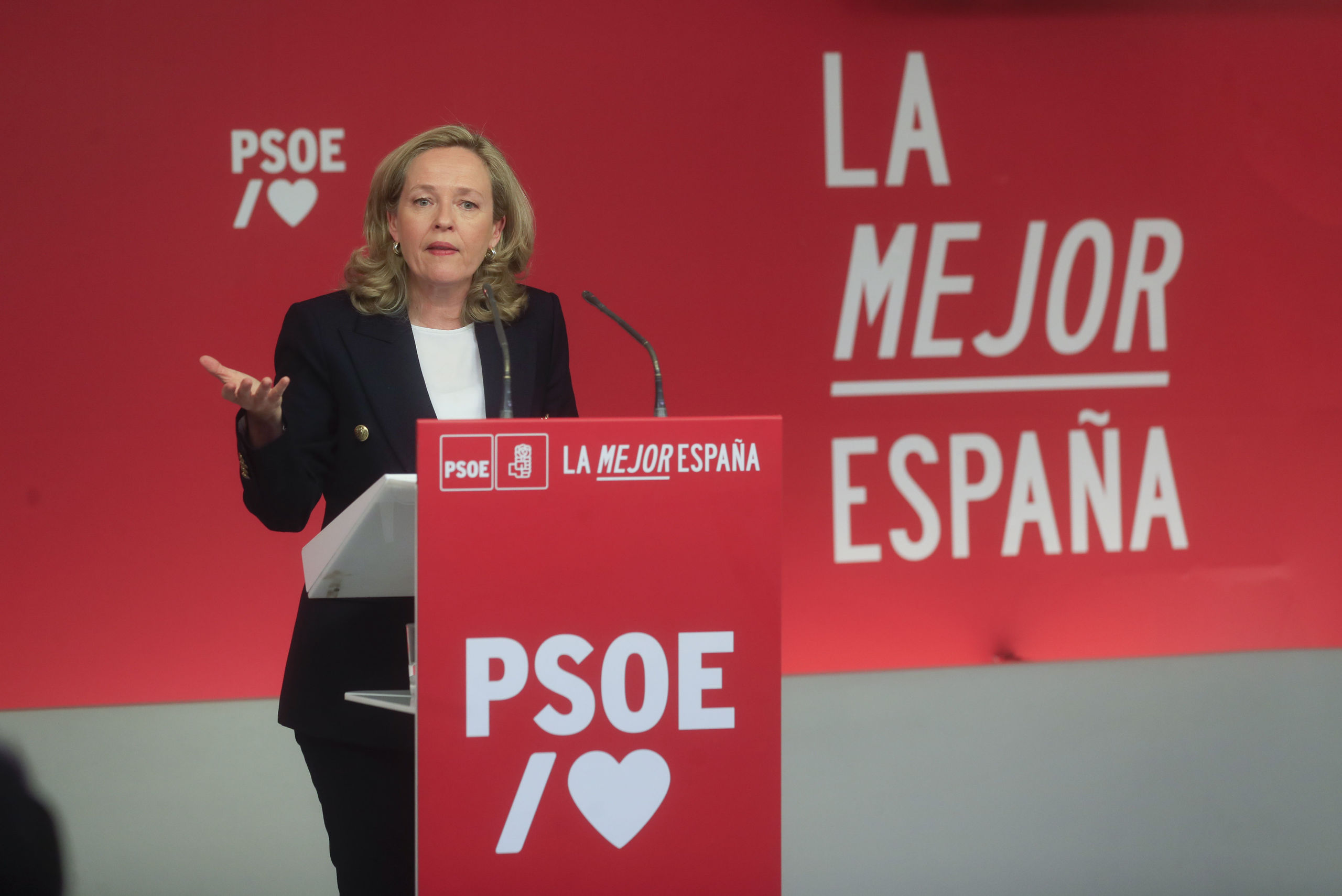 Calviño utiliza la sede del PSOE para adelantar medidas del Gobierno y arremeter contra Feijóo y Ayuso