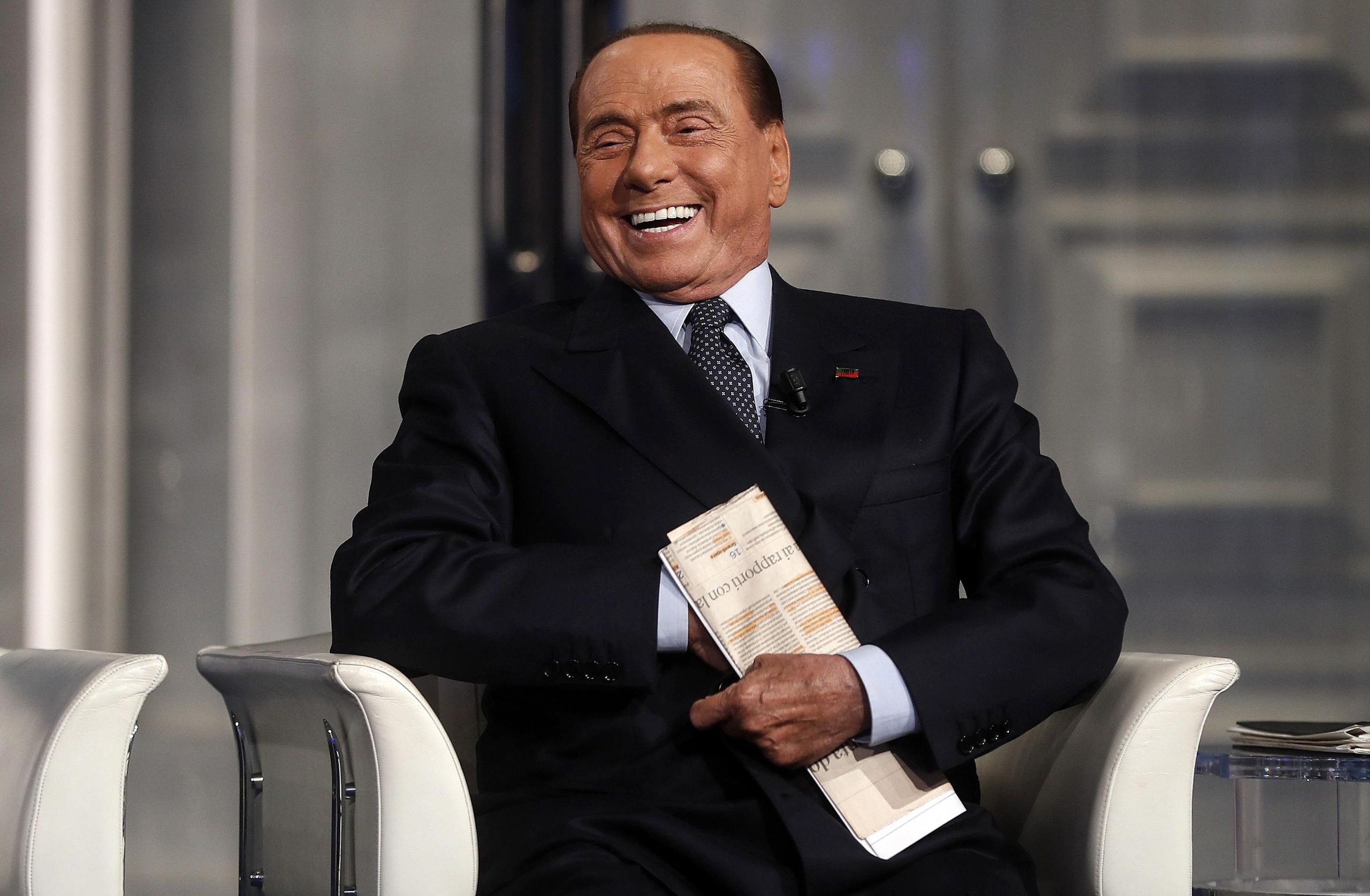 Berlusconi, el show debe continuar