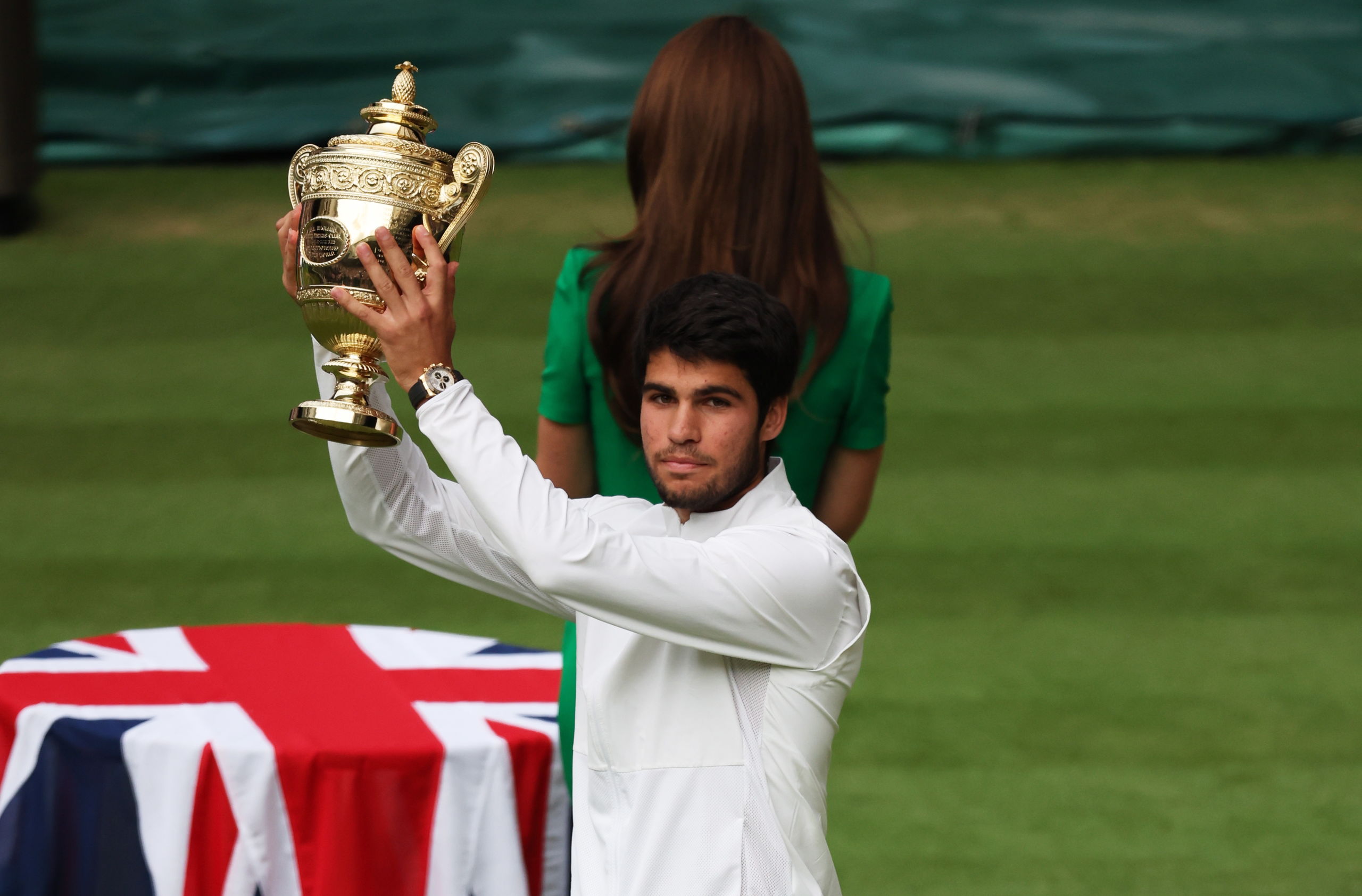 Carlos Alcaraz destrona a Djokovic y conquista el torneo de Wimbledon