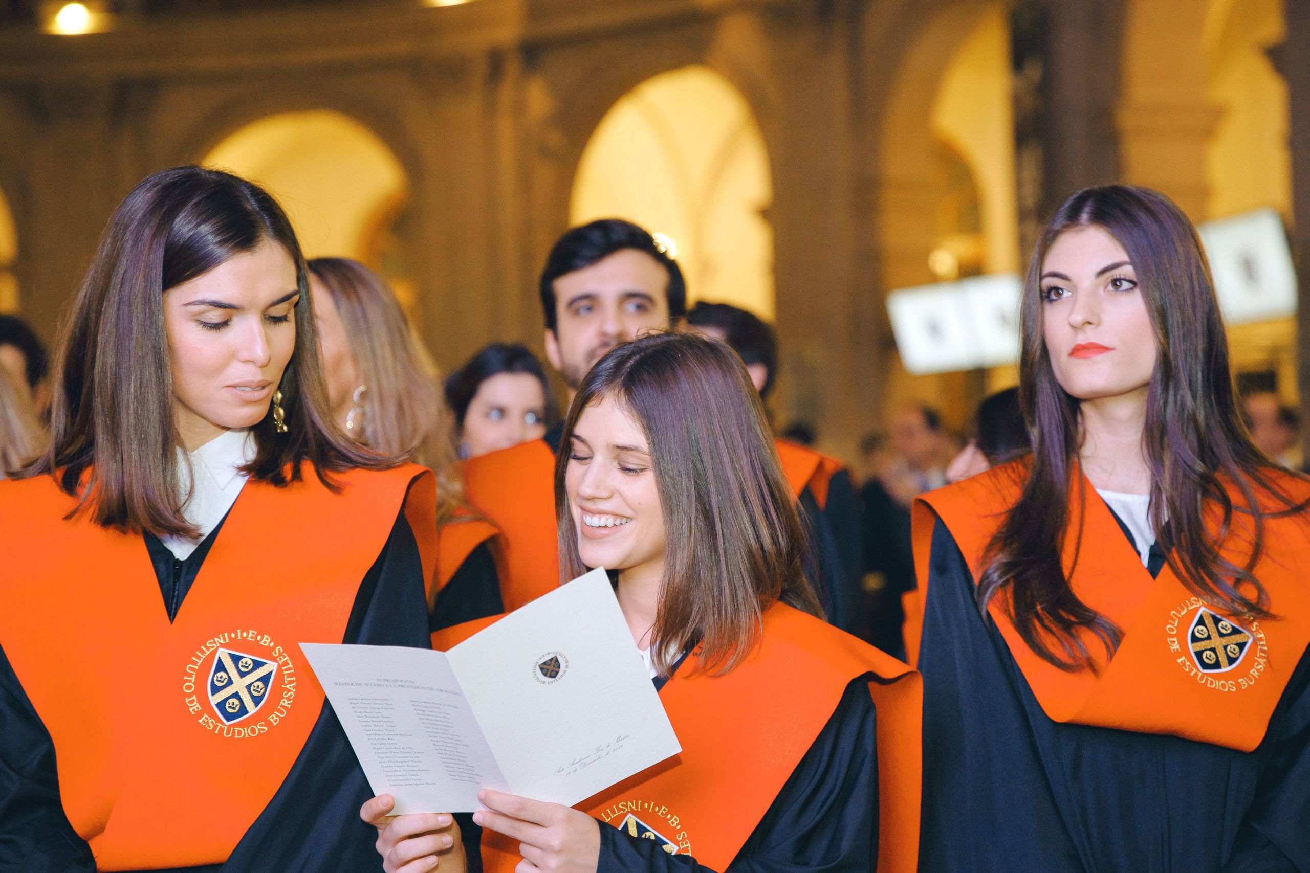 alumnos-de-ieb-en-su-graduacion-baja.jpg