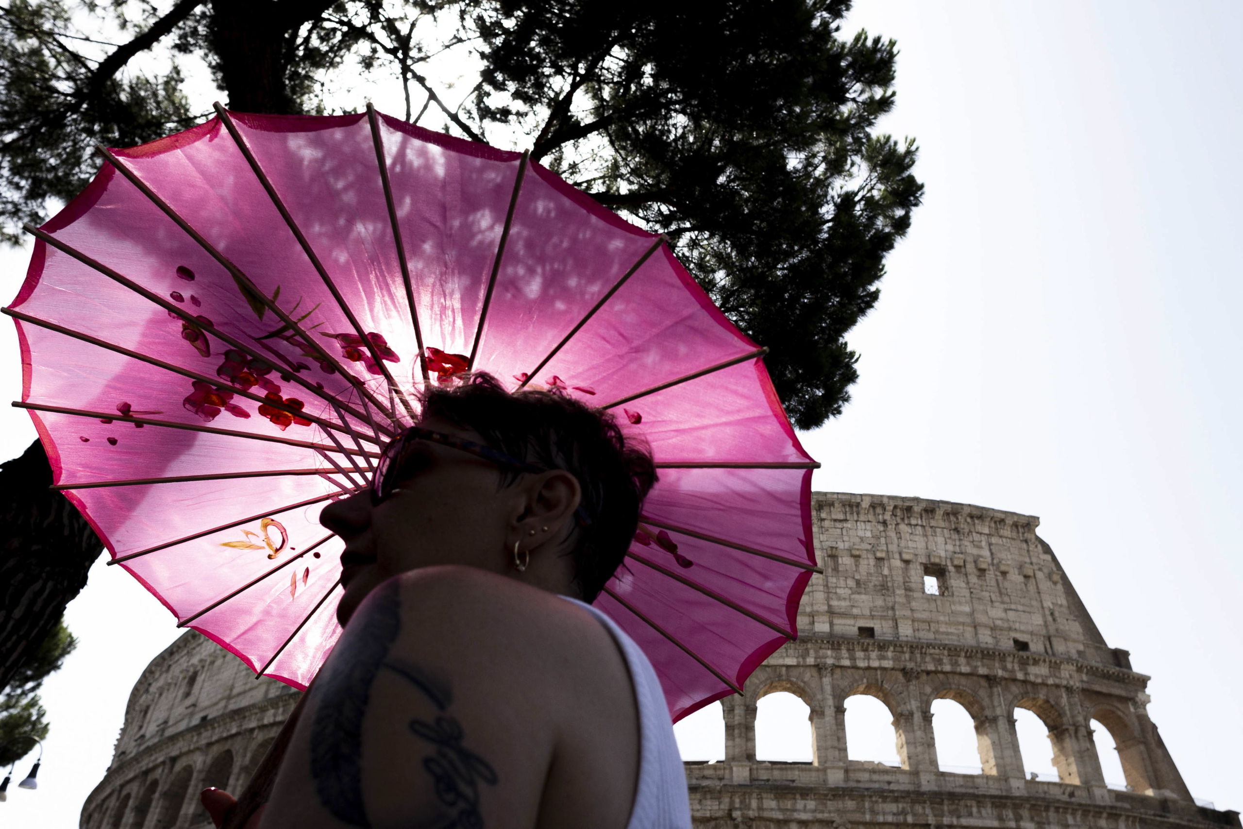 Vandalismo en el Coliseo: otros dos adolescentes rayan el monumento