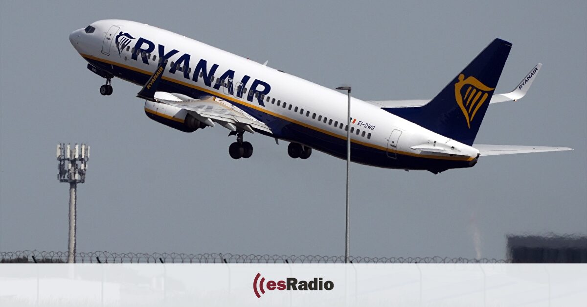 Ryanair cerrará su base de Santiago y cancelará todos los vuelos a Vigo y Tenerife Norte