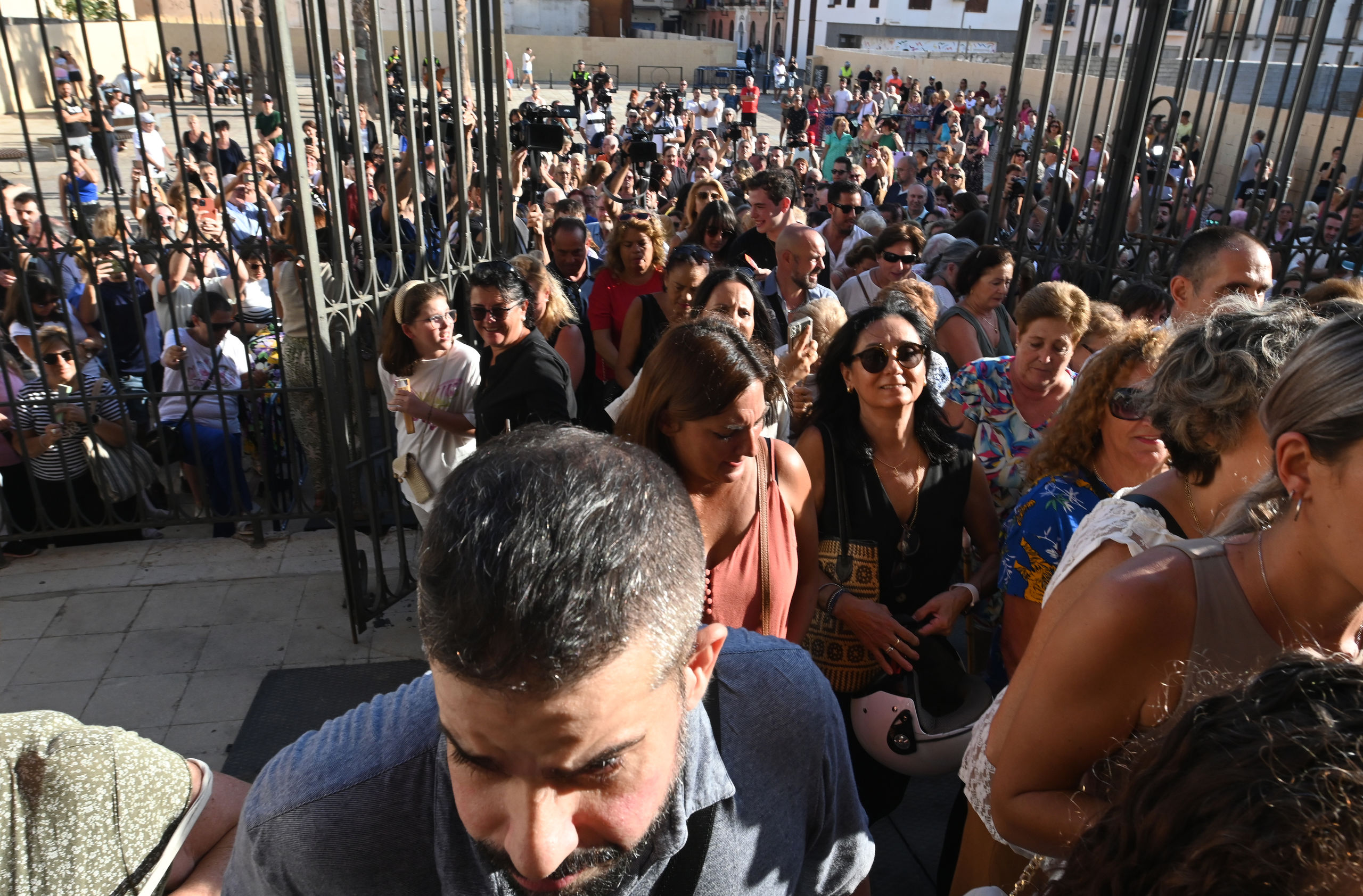 Una multitud se despide de María Teresa Campos en su querida Málaga Chic
