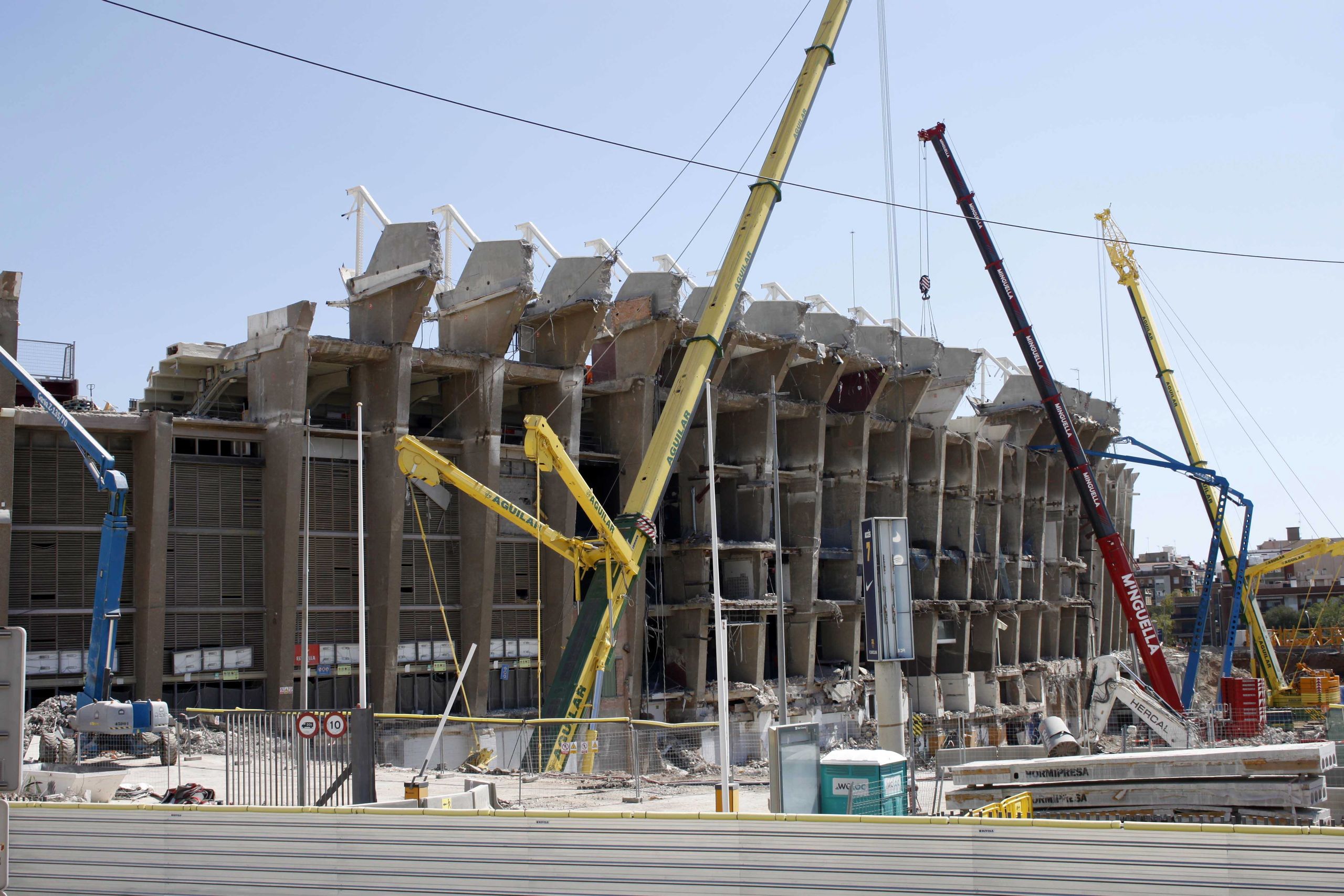 Irrisorias multas al Barcelona por hacer obras en el Camp Nou fuera del horario legal