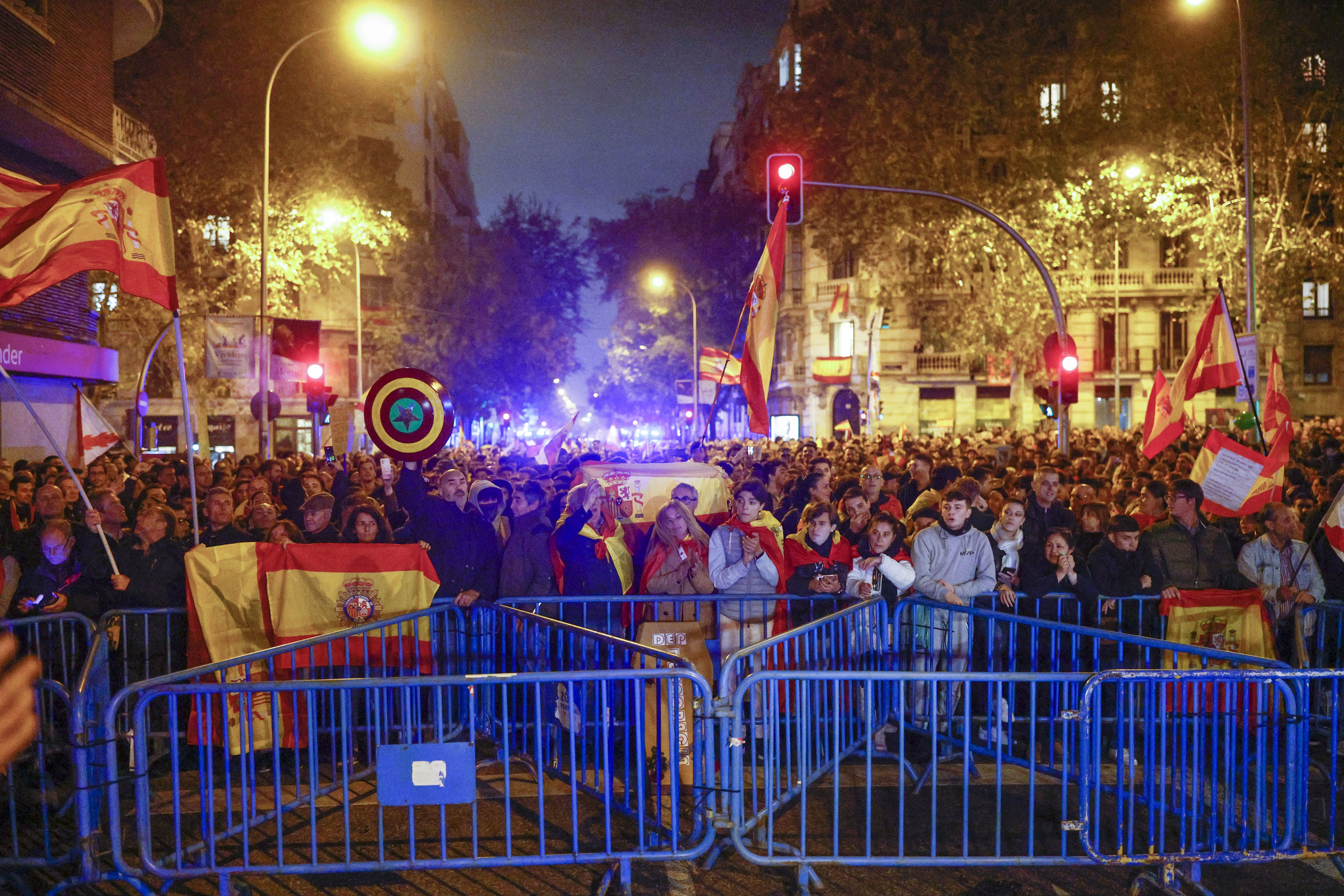 Decimocuarta Noche De Protestas En Ferraz Libertad Digital