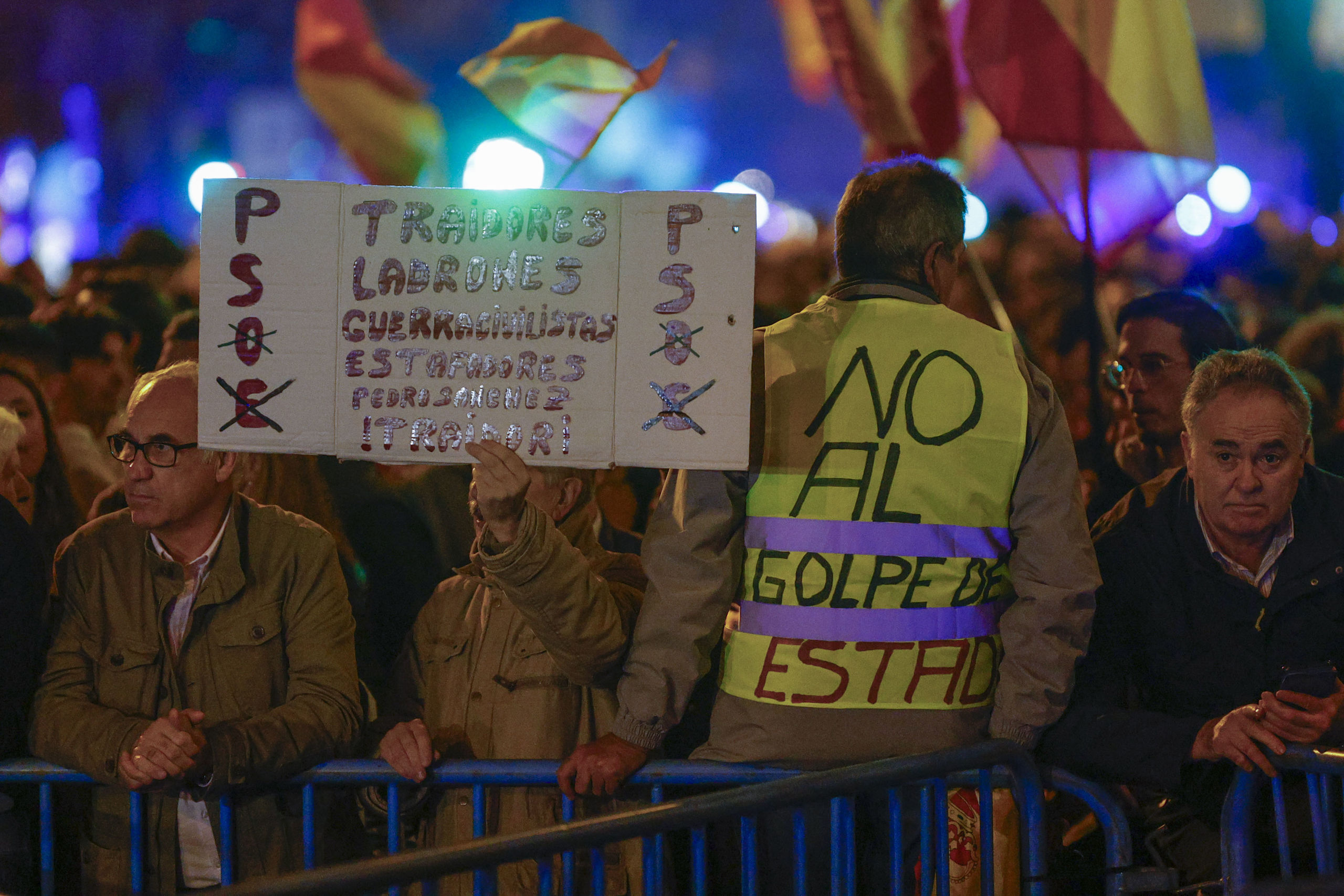 Decimocuarta Noche De Protestas En Ferraz Libertad Digital