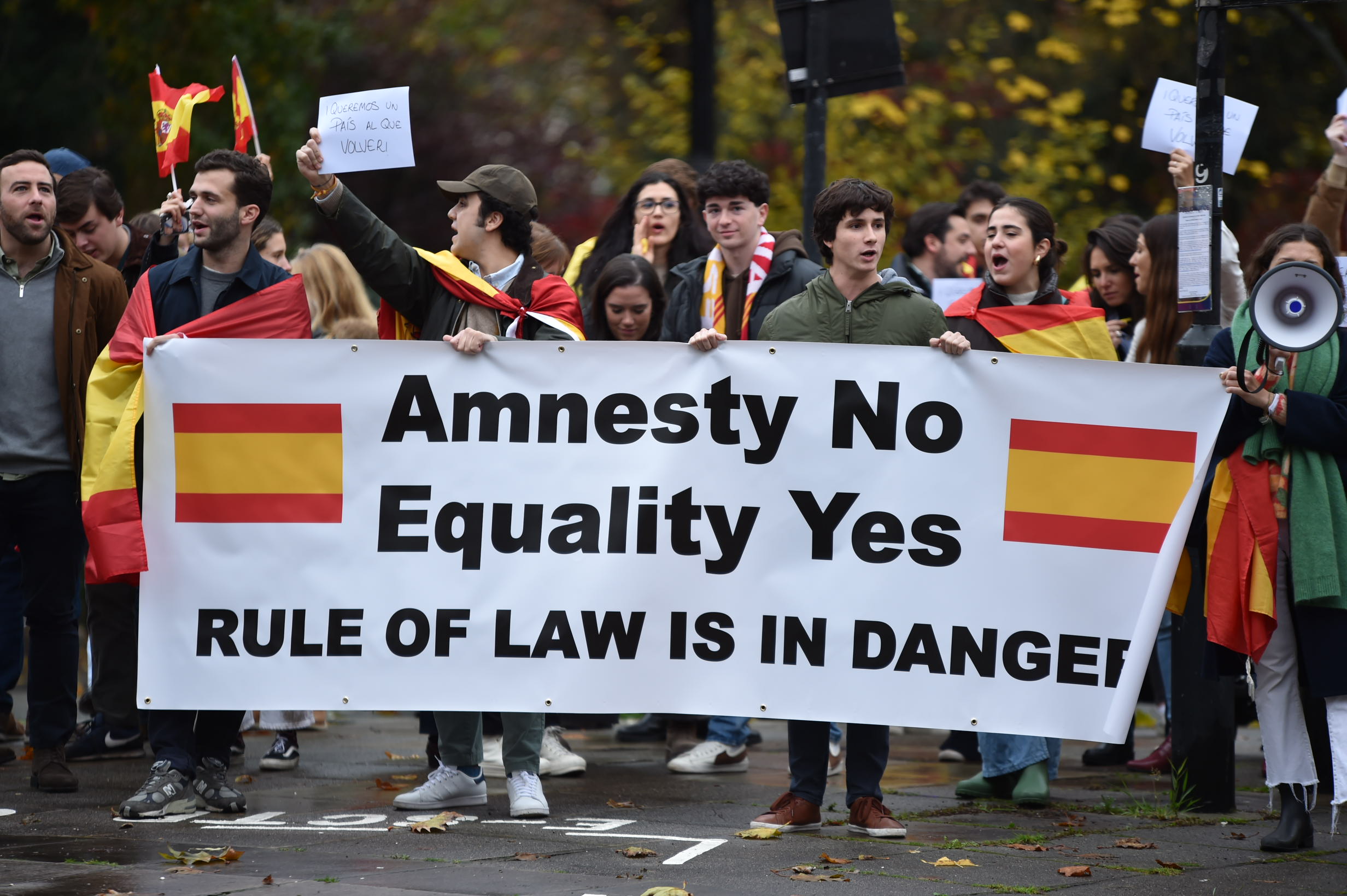 Nueva York, Londres… Las protestas contra la amnistía llegan a las capitales financieras de Occidente