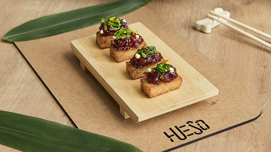 nigiri-de-atun-con-emulsion-de-anguila-y-wasabi-hueso.jpg