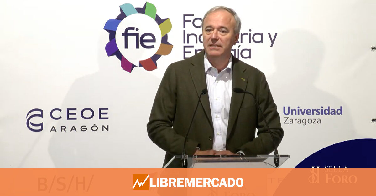 Azcón defiende ahora las renovables para cambiar el