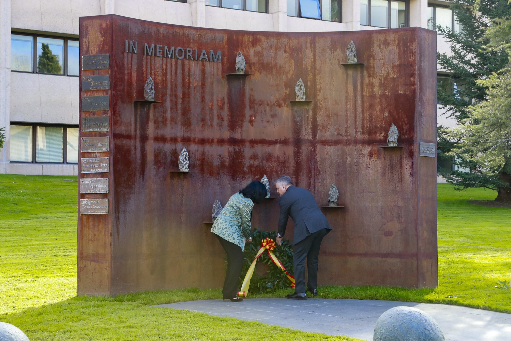 El CNI homenajea en privado a los siete agentes asesinados en Irak hace 20 años