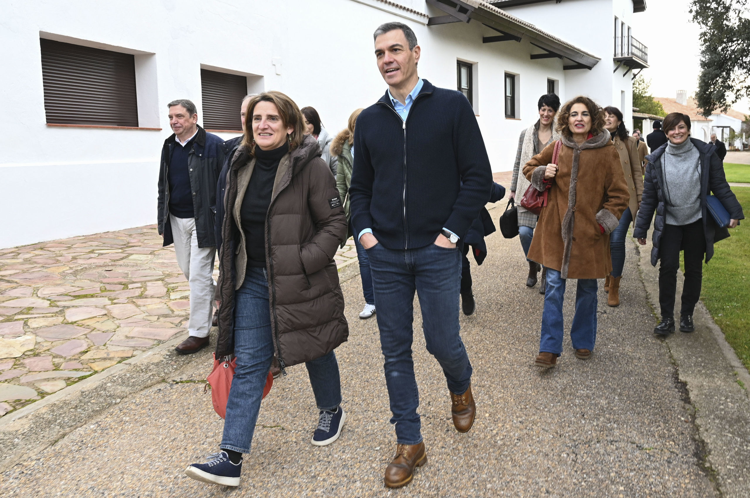 'El País' ve al PSOE al alza, recortando distancias con la derecha