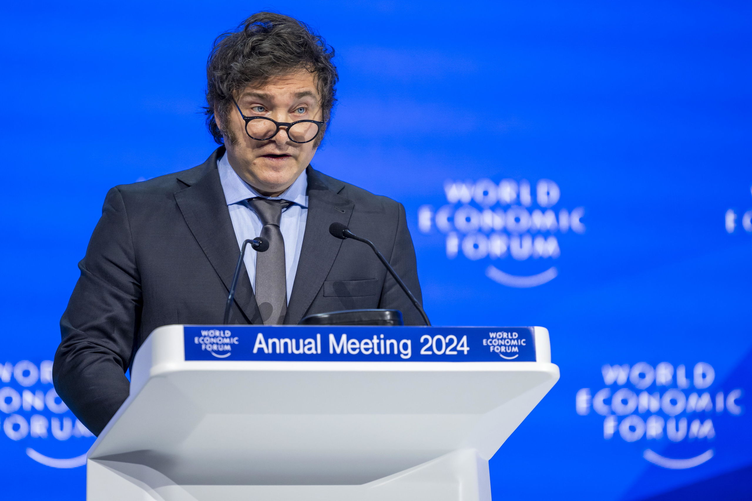 El análisis de Florentino Portero: Los discursos de Pedro Sánchez y de Milei en Davos
