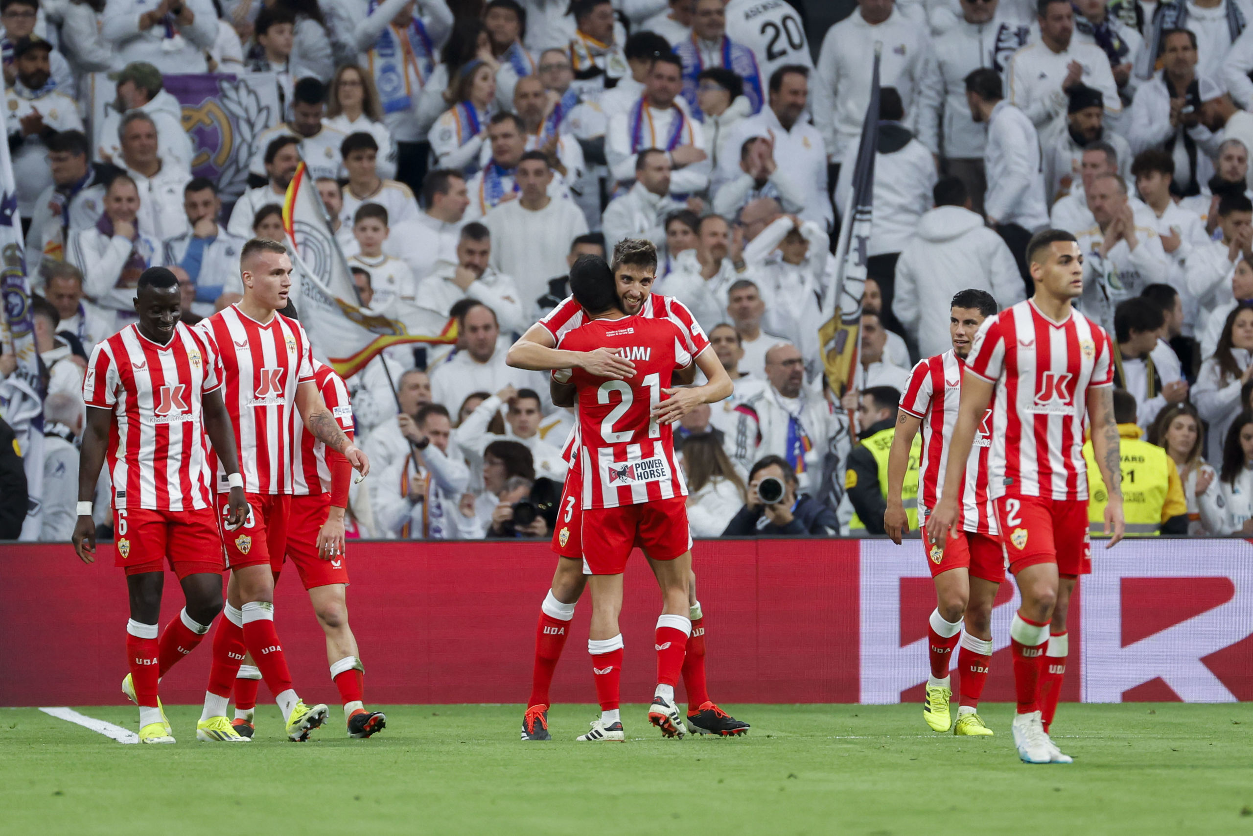 Clamor en el Almería tras la derrota en el Bernabéu: "Alguien ha decidido que aquí no podíamos ganar"