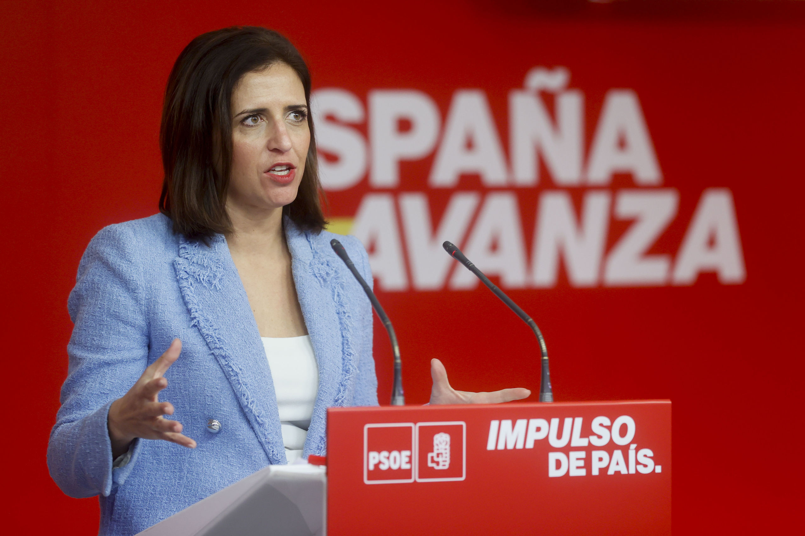 La nueva portavoz del PSOE se estrena pidiendo "incorporar" a los que "se fueron en 2017", en referencia a Puigdemont