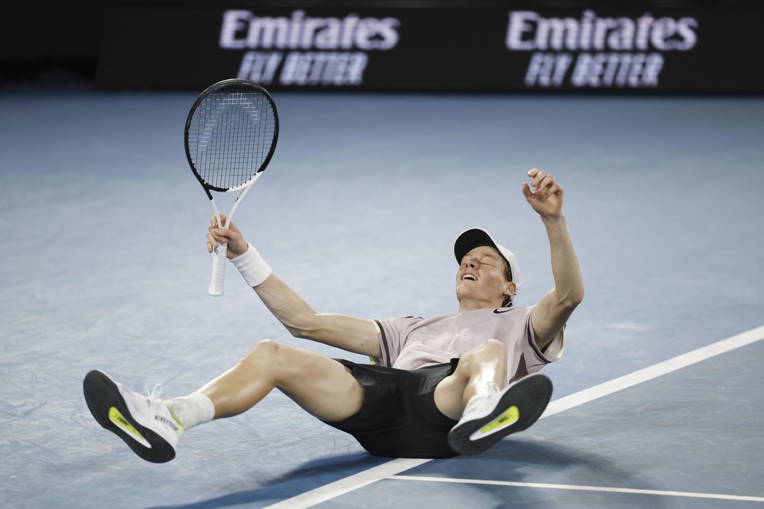 Jannik Sinner le hace otro 'Rafa Nadal' a Medvedev y reina en Australia
