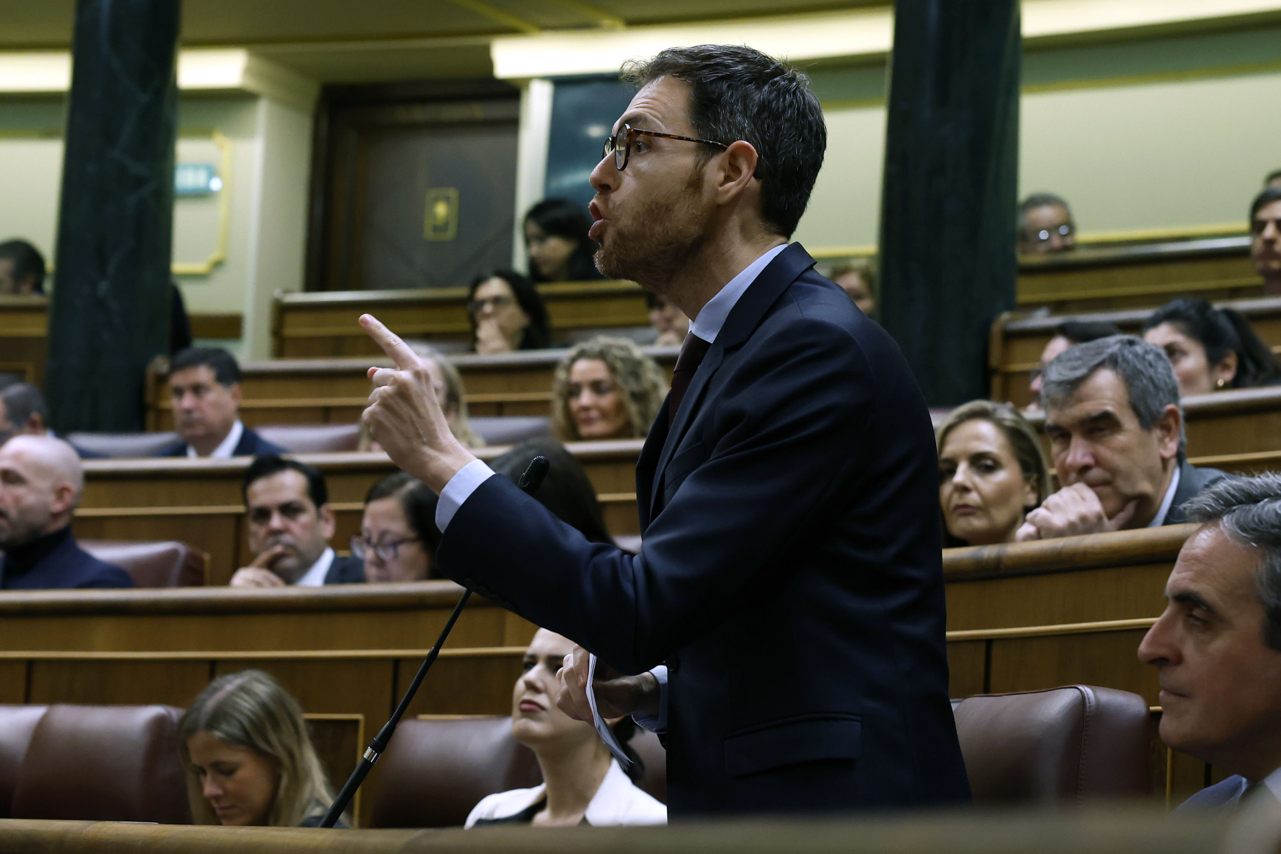 Sayas vapulea a Bolaños y advierte a los independentistas: "Con España no pueden, con Sánchez sí"