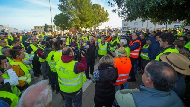 Las protestas de los agricultores obligan a suspender la primera etapa de la Vuelta a Andalucía