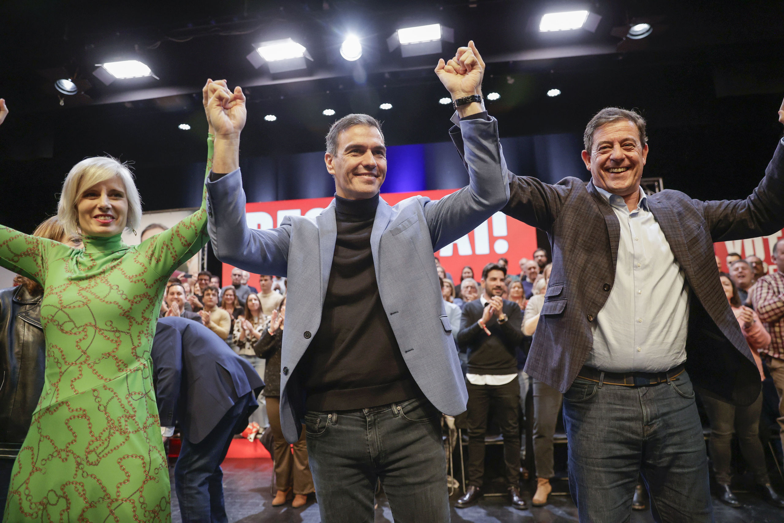 Sánchez trata de frenar a la desesperada la fuga de votos hacia el BNG para evitar una debacle del PSOE