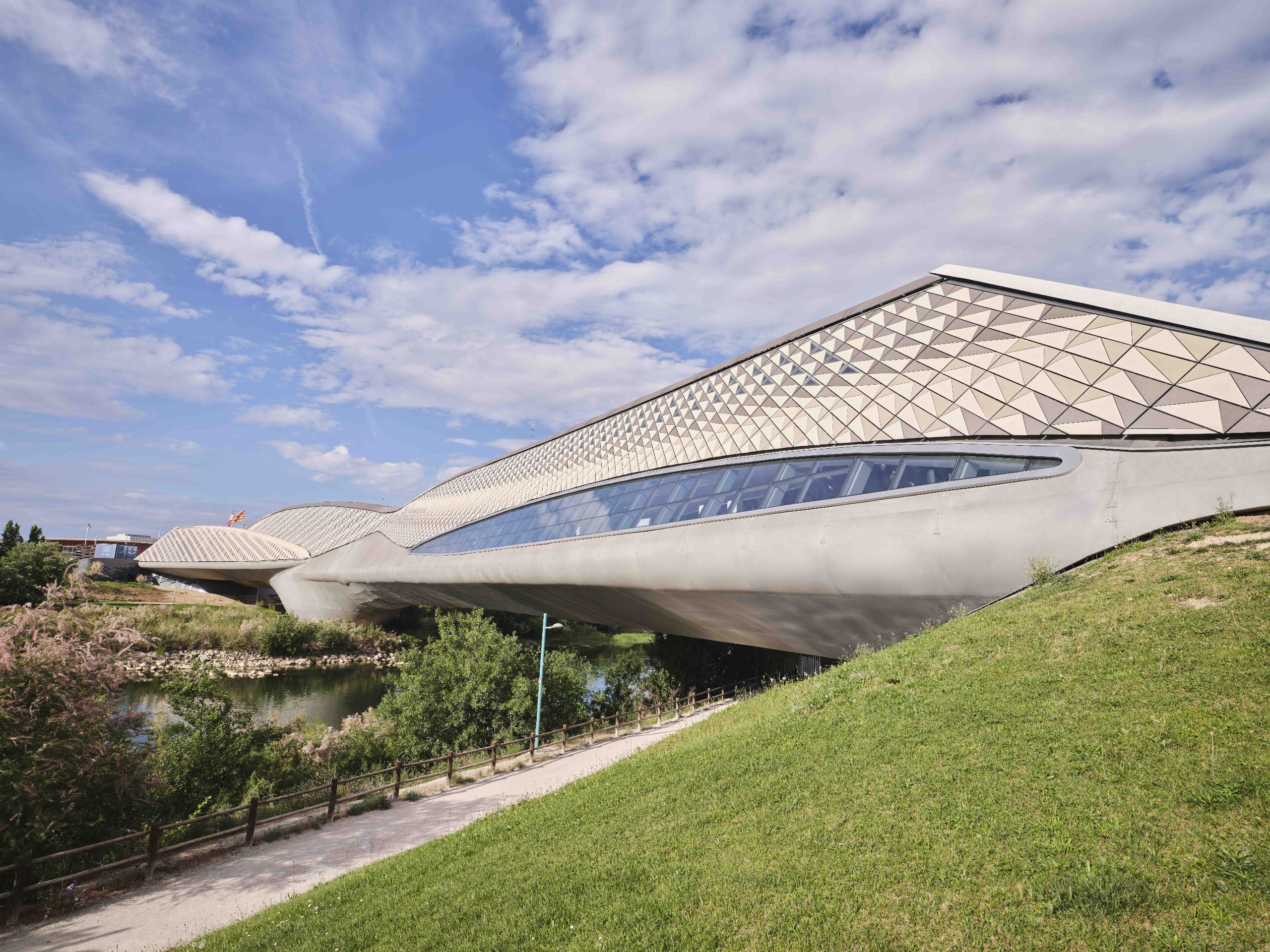 Mobility City de Zaragoza cumple un año: así es el único museo de España que además es un puente