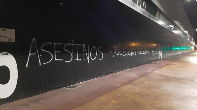 Aparecen pintadas de 'asesinos' en El Plantío tras el brutal puñetazo que mató a un joven por ser de Valladolid