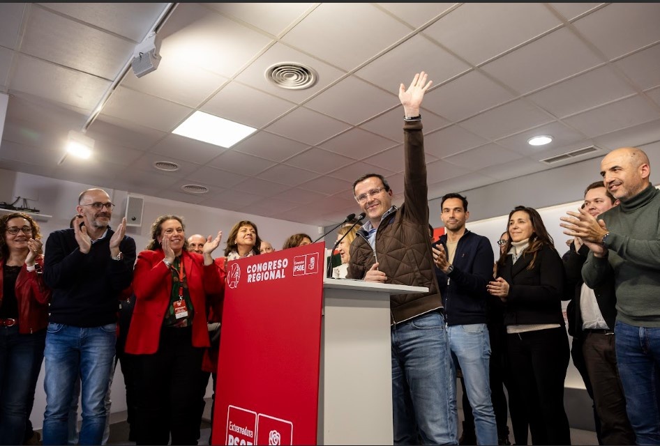 El PSOE extremeño no da la victoria a la candidata de Sánchez: Miguel Ángel Gallardo gana las primarias