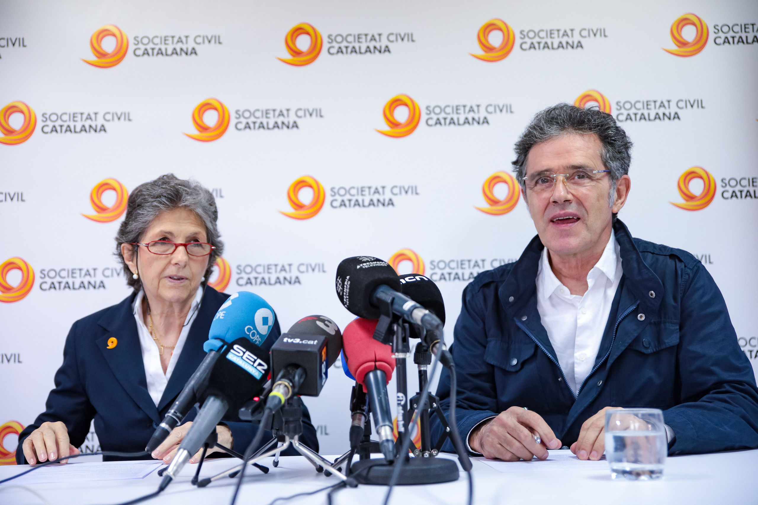 Ofensiva de Sociedad Civil Catalana para denunciar la exclusión del español en las escuelas