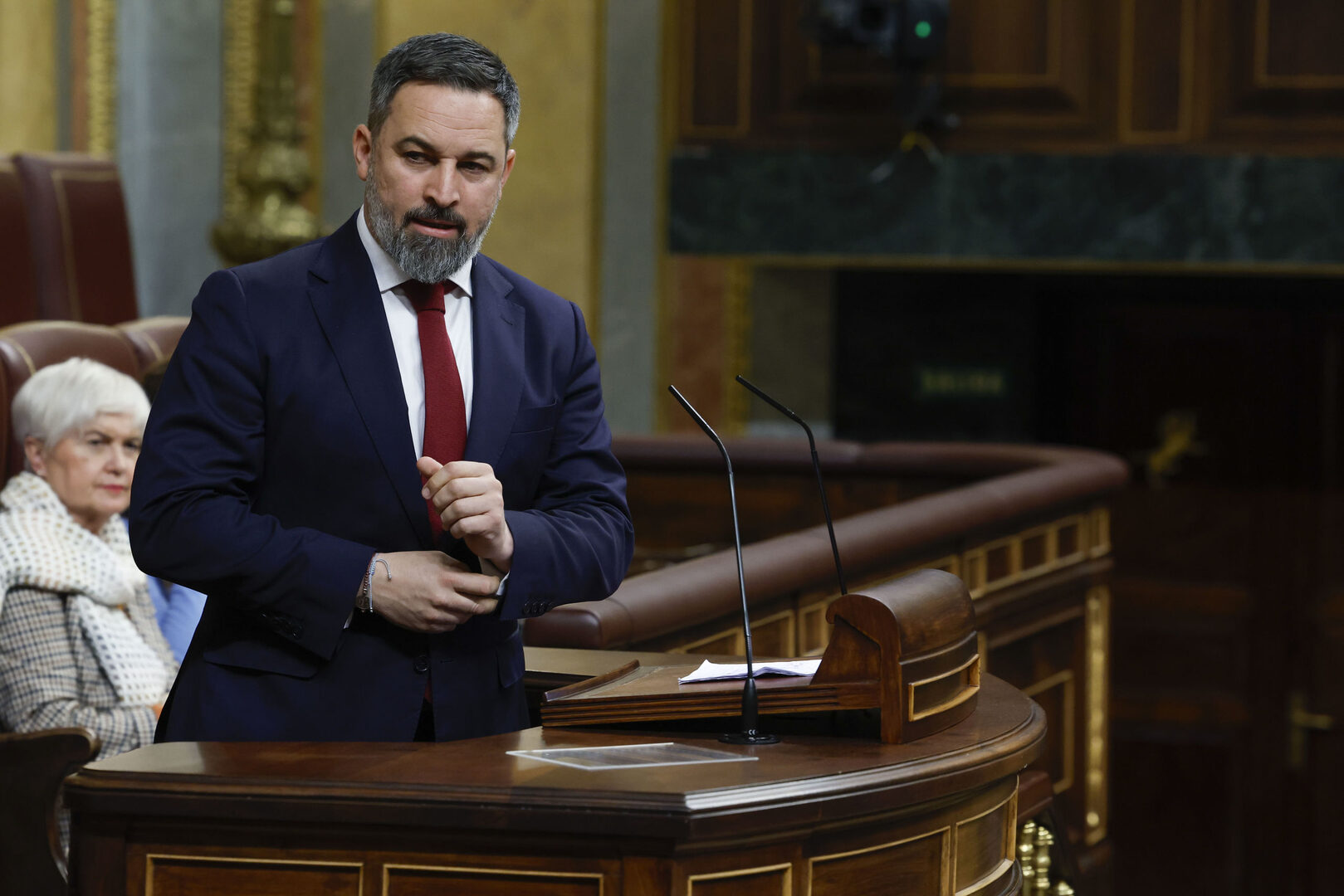 Abascal acusa a Sánchez de "posar con calaveras" para tapar su ...